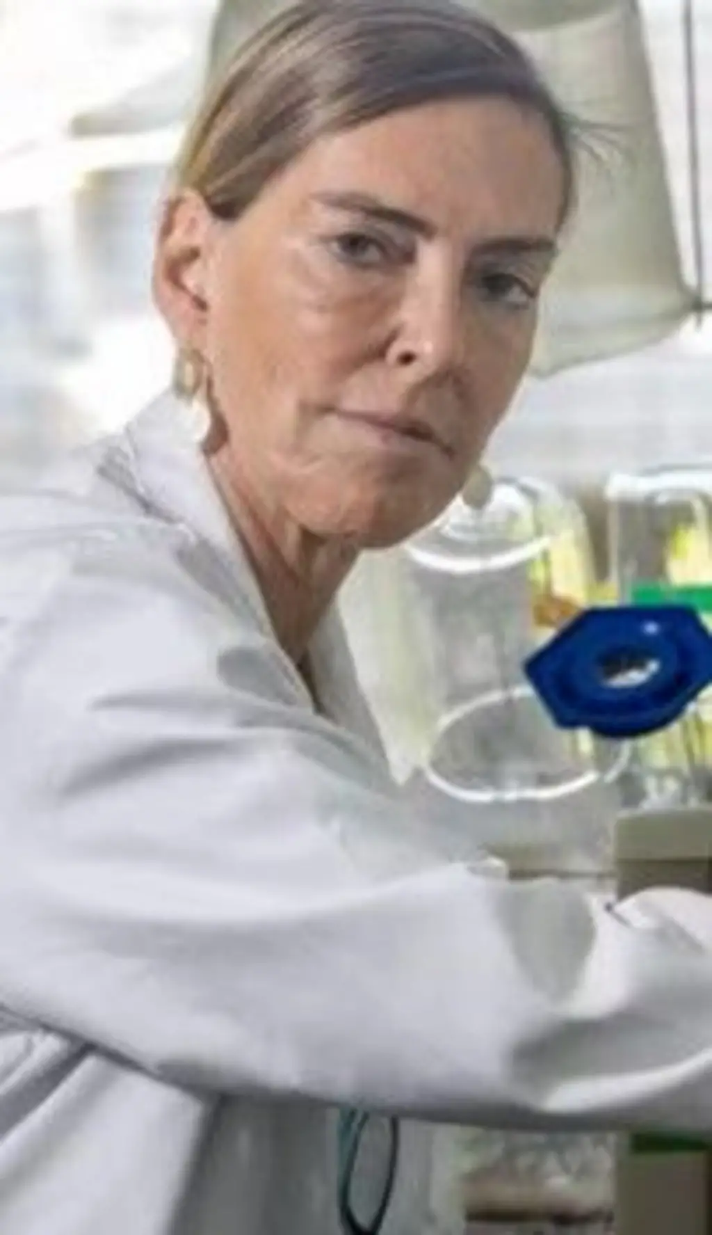 Tatiana Sampaio no laboratório